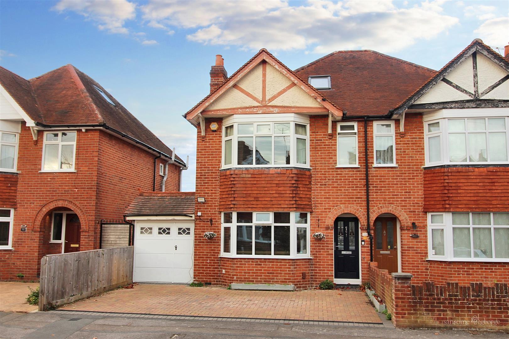 4 bed property in Drayton Road, Reading